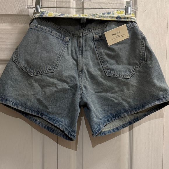 Hollister Women's Classic Blue Jean Shorts - Picture 5 of 6